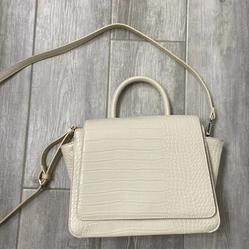 A New Day Vegan pebbled leather purse, like new - Picture 3 of 11